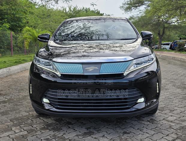 Toyota Harrier 2.0 2017 Black