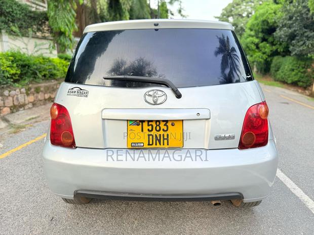Toyota IST 2004 Silver