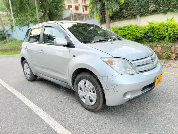 Toyota IST 2004 Silver