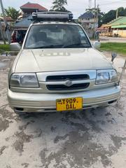 Suzuki Escudo 2005 Gold for sale