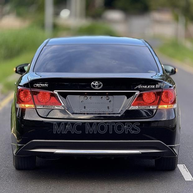 Toyota Crown 2015 Black