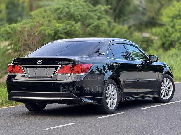 Toyota Crown 2015 Black