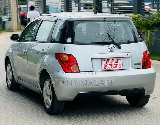 Toyota IST 2004 Silver