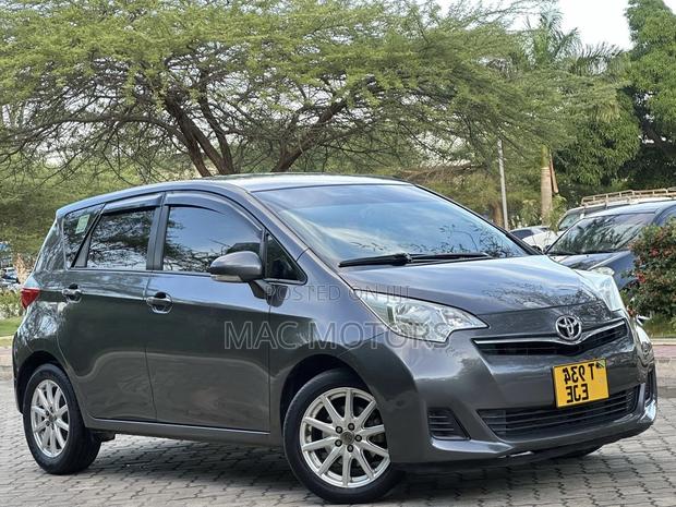 Toyota Ractis 1.5 FWD 2011 Gray