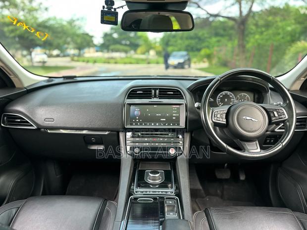 Jaguar F-Pace 20d R-Sport 2017 Green