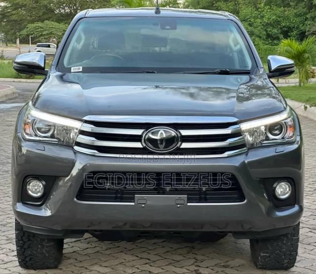 Toyota Hilux 2017 Gray