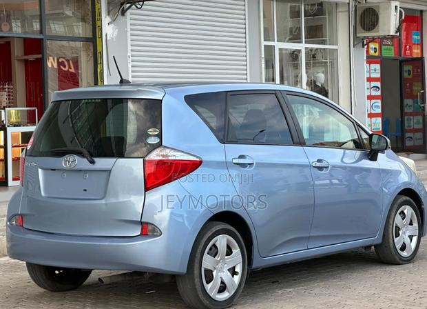 Toyota Ractis 2014 Blue