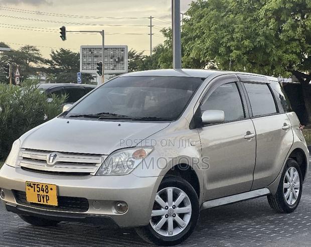 Toyota IST 2003 Beige