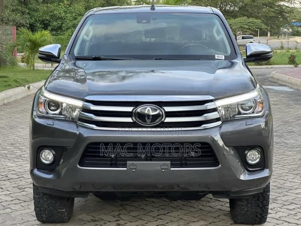 Toyota Hilux Revo Double Cab Deisel 2.4 AWD 2017 Gray