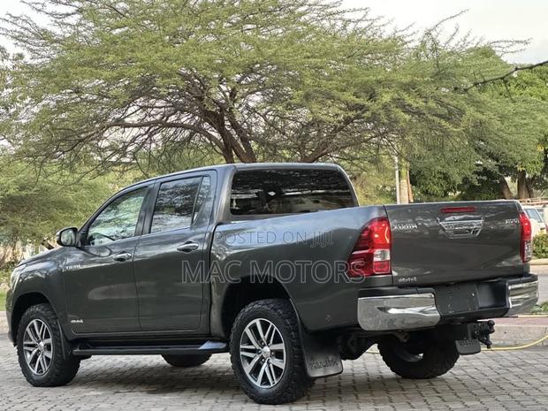 Toyota Hilux Revo Double Cab Deisel 2.4 AWD 2017 Gray