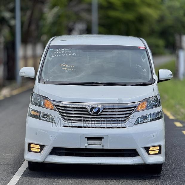 Toyota Vellfire 2010 White