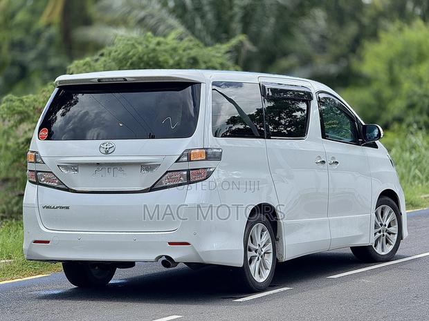 Toyota Vellfire 2010 White