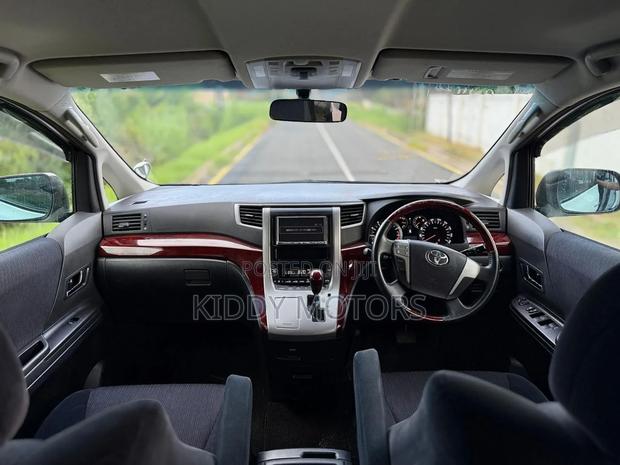 Toyota Vellfire 2010 White