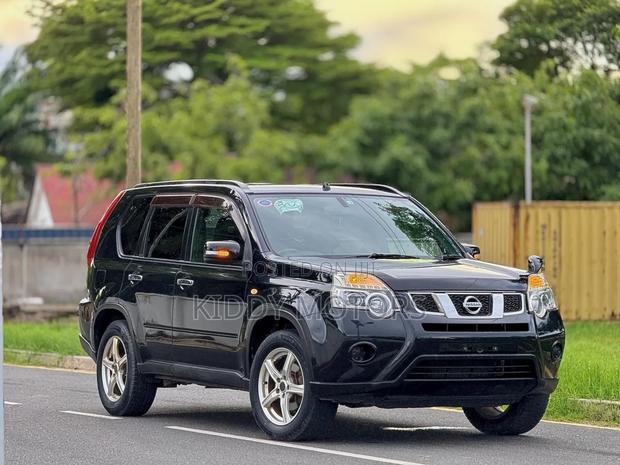 Nissan X-Trail 2012 Black