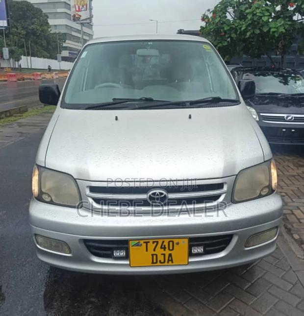 Toyota Noah 2001 Silver