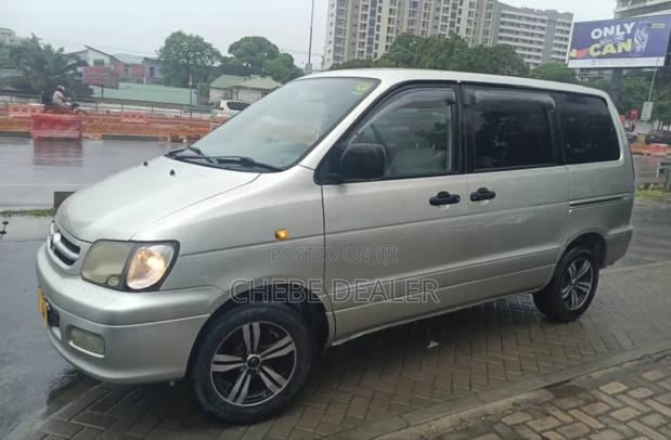 Toyota Noah 2001 Silver