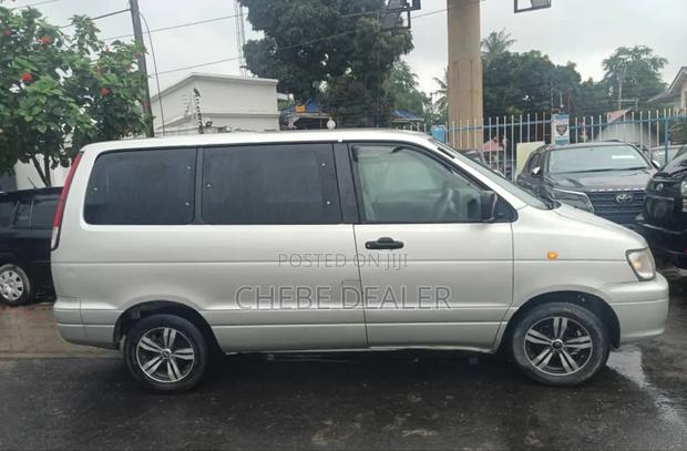 Toyota Noah 2001 Silver