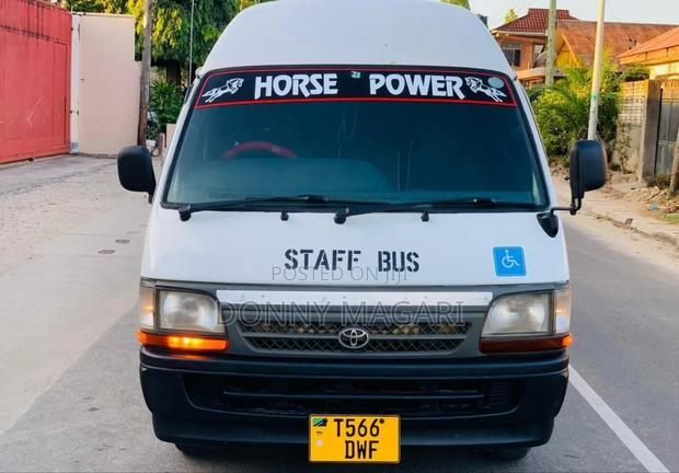 Toyota HiAce 2003 White