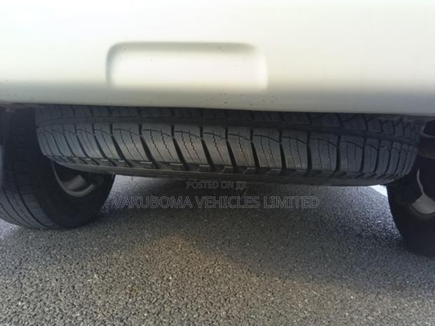 Toyota Land Cruiser Prado 2011 Pearl