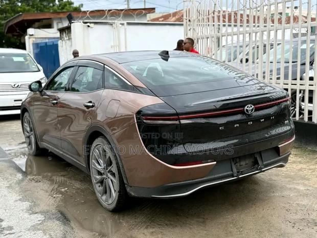 Toyota Crown Platinum AWD 2024 Brown
