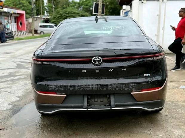 Toyota Crown Platinum AWD 2024 Brown
