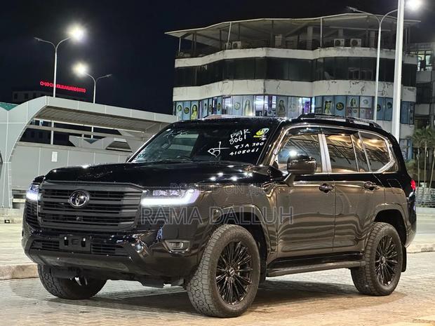 Toyota Land Cruiser 2024 Black