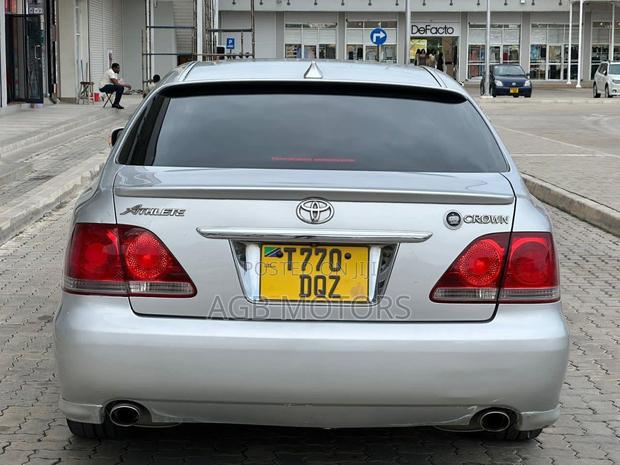 Toyota Crown 2005 Silver