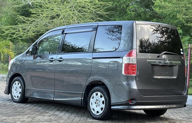 Toyota Noah 2008 Gray