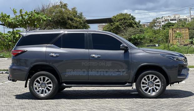 Toyota Fortuner 2022 Gray