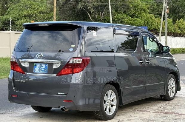 Toyota Vellfire 2010 Gray