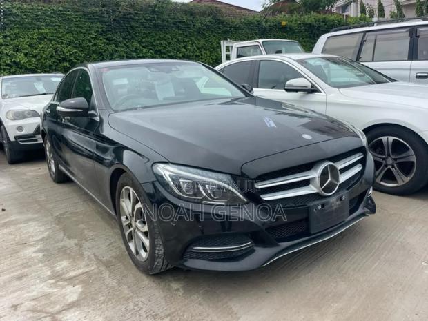 Mercedes-Benz C200 2016 Black