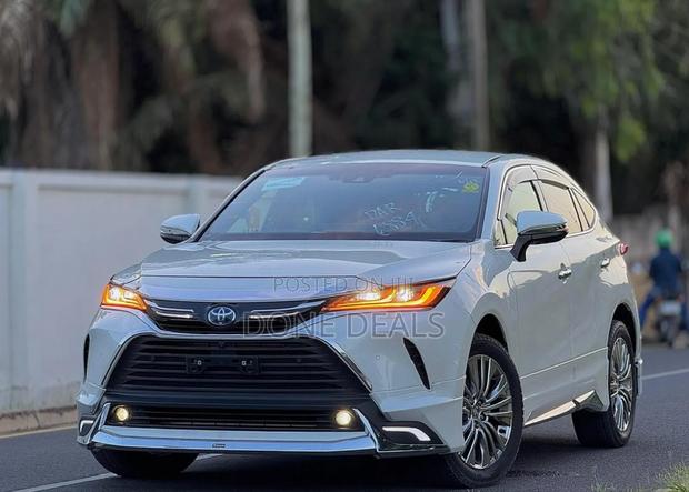 Toyota Harrier 2022 White