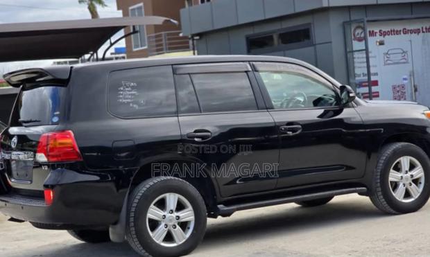 Toyota Land Cruiser 2011 Black