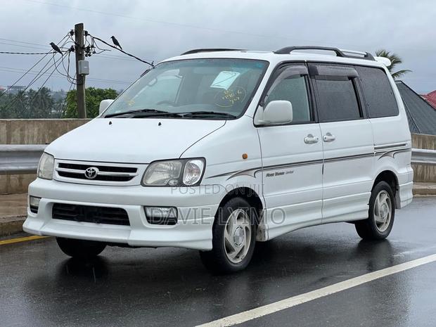 Toyota TownAce Noah 2000 Pearl