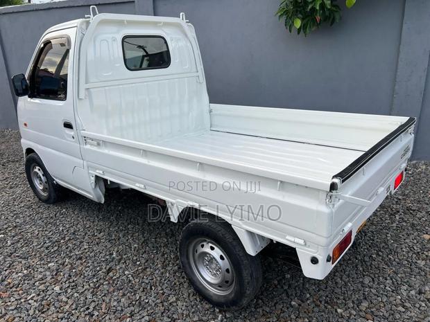 Suzuki Super Carry 2001 White
