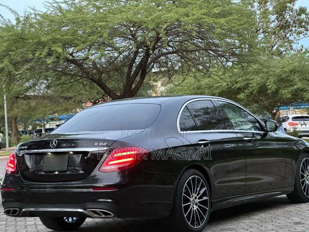 Mercedes-Benz 200E 2016 Black