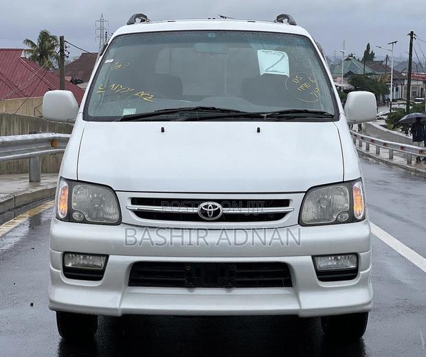 Toyota TownAce Noah 2000 White