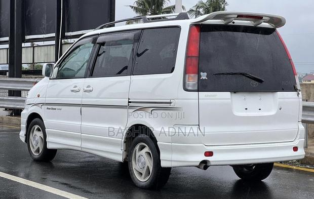 Toyota TownAce Noah 2000 White