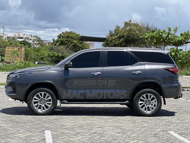 Toyota Fortuner 2.8 D AWD 2022 Gray