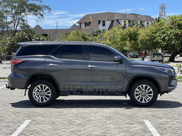 Toyota Fortuner 2.8 D AWD 2022 Gray