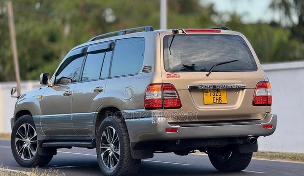 Toyota Land Cruiser Prado 2001 Gold