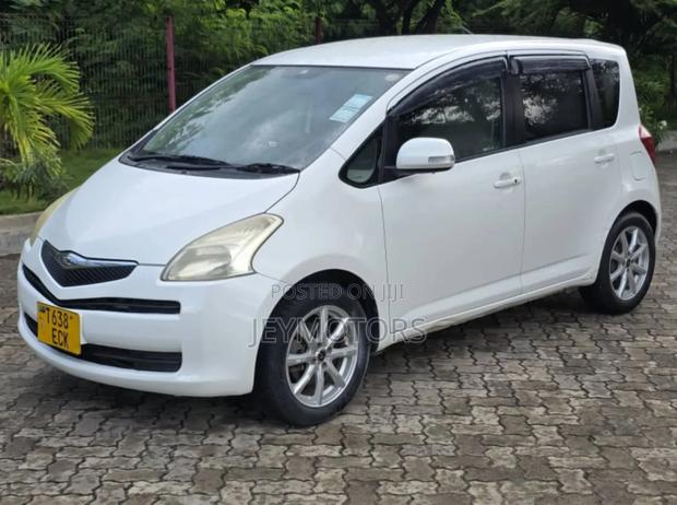 Toyota Ractis 2006 White