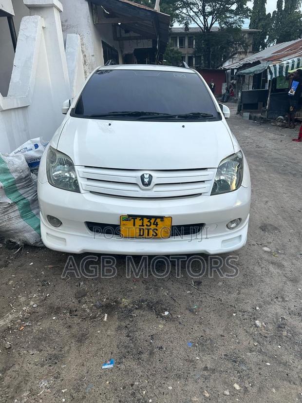Toyota IST 2004 White