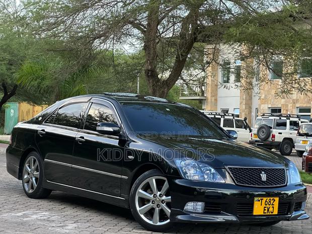 Toyota Crown 2006 Black