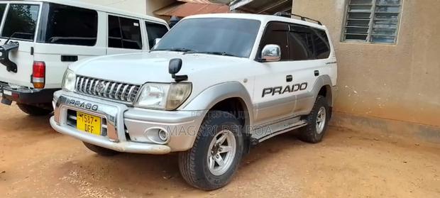 Toyota Land Cruiser Prado 2005 White