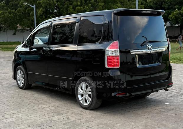 Toyota Noah 2009 Black