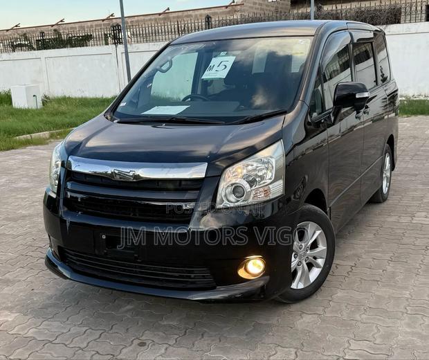 Toyota Noah 2009 Black