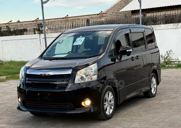 Toyota Noah 2009 Black