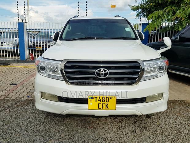 Toyota Land Cruiser 2010 White
