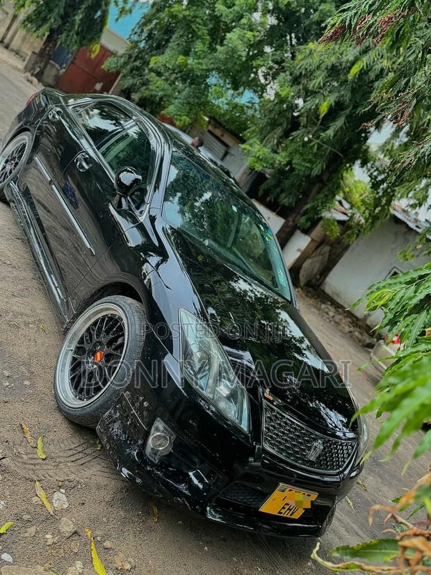 Toyota Crown 2013 Black